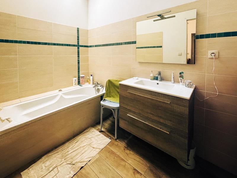 Maison - 300 m² - 13 pièces