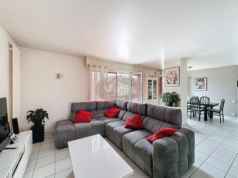 Maison - 145 m² - 9 pièces