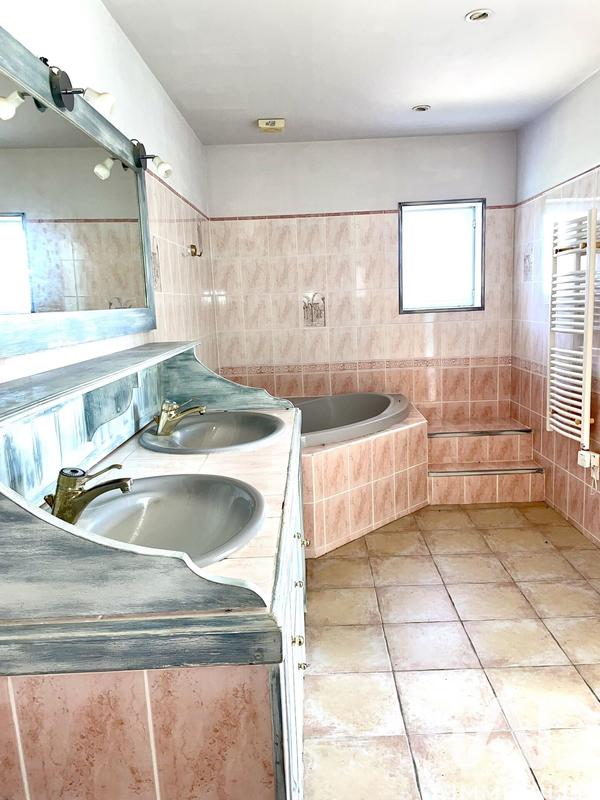 Maison - 244 m² - 7 pièces