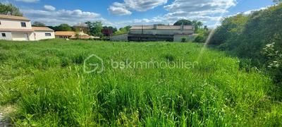 Terrain constructible - 1 300 m²