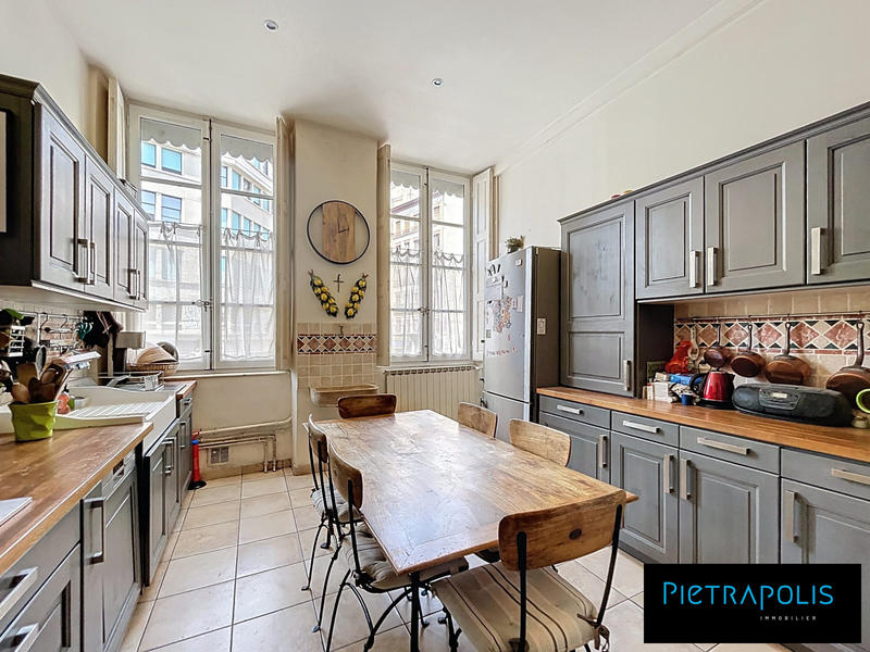 Appartement - 186 m² - 6 pièces