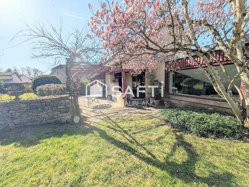 Maison - 200 m² - 8 pièces