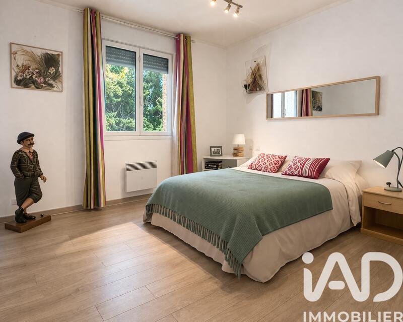 Maison - 230 m² - 9 pièces