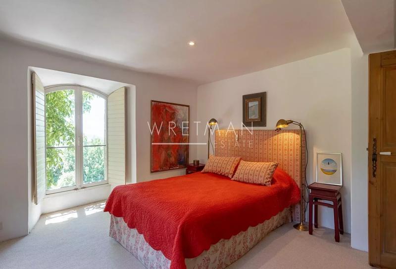 Propriété - 305 m² - 10 pièces