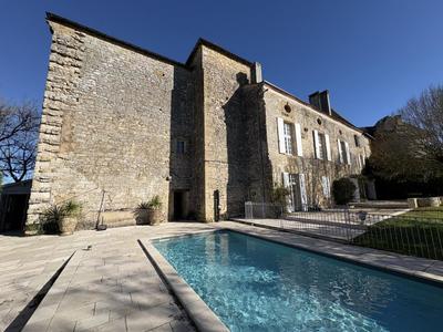 Château - 450 m² - 16 pièces