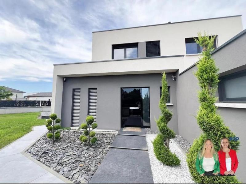 Maison - 234 m² - 7 pièces