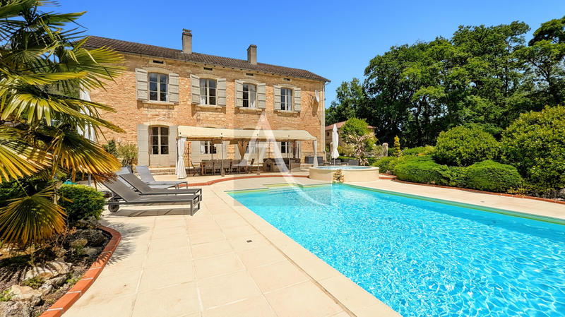 Demeure - 717 m² - 27 pièces