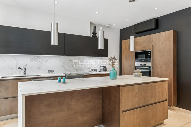 Maison - 240 m² - 8 pièces