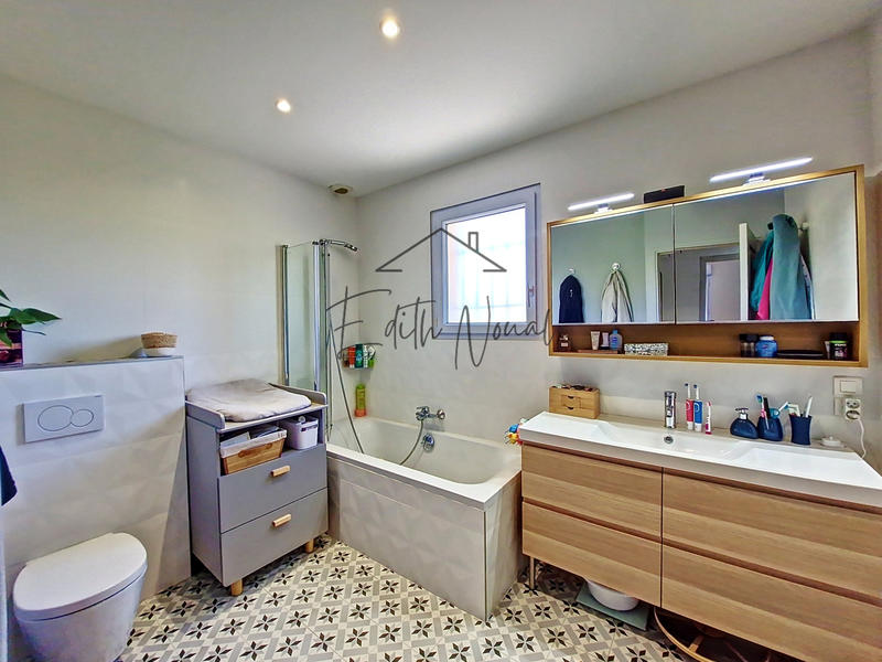 Maison - 95 m² - 5 pièces