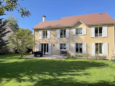 Maison - 180 m² - 7 pièces
