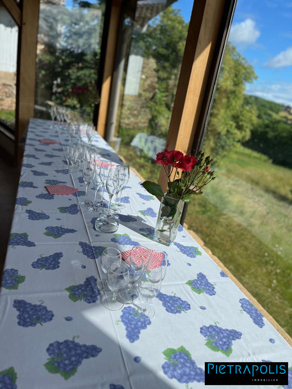 Maison - 270 m² - 8 pièces