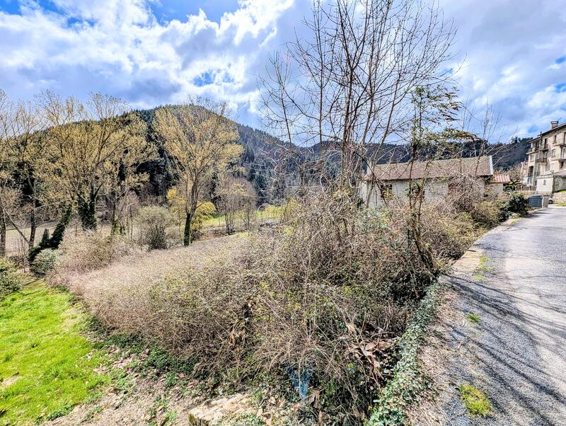 Terrain constructible - 1 330 m²