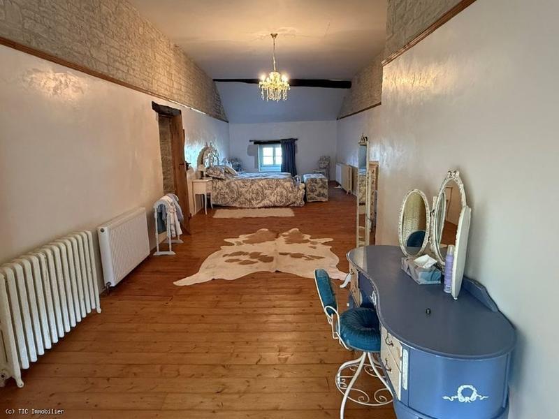 Maison de village - 495 m² - 10 pièces