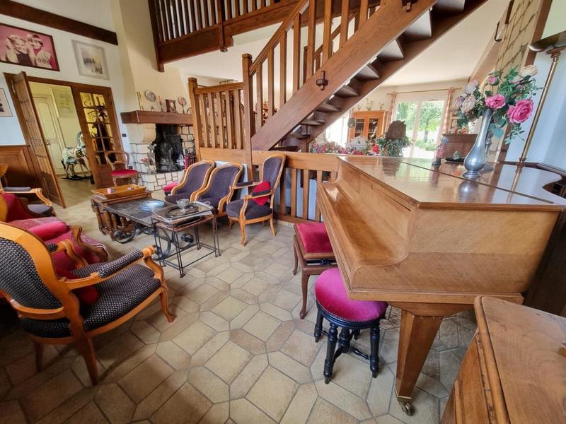 Maison - 221 m² - 8 pièces