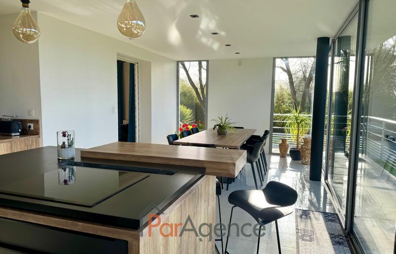 Maison - 290 m² - 9 pièces