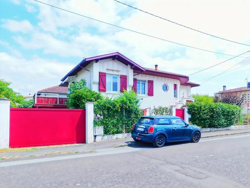 Maison - 210 m² - 8 pièces