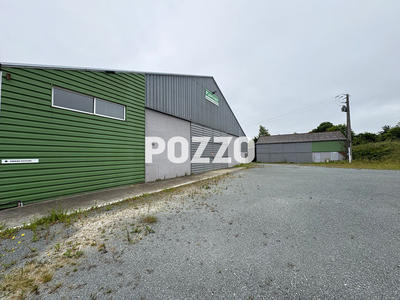 Local d'activité / Entrepôt - 1 700 m² - 5 pièces