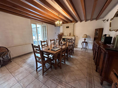 Maison - 220 m² - 8 pièces