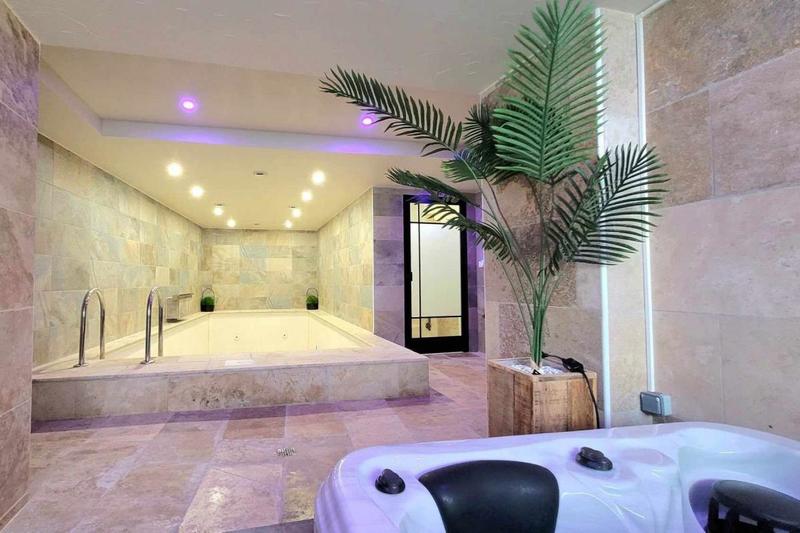 Maison - 196 m² - 6 pièces