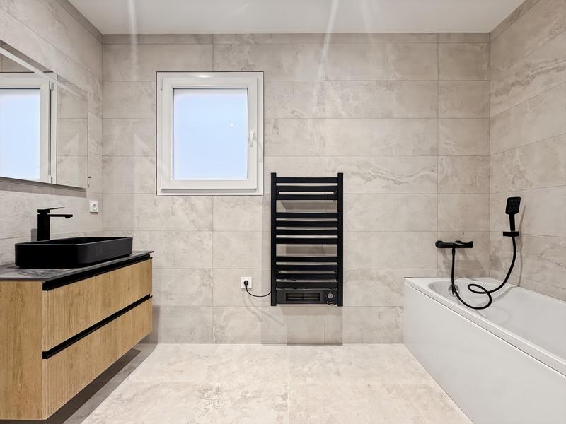 Maison - 95 m² - 4 pièces