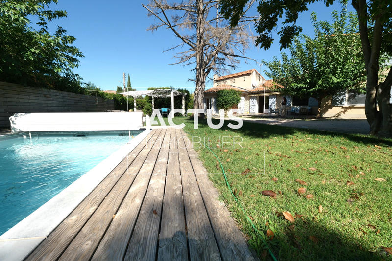 Maison - 214 m² - 6 pièces