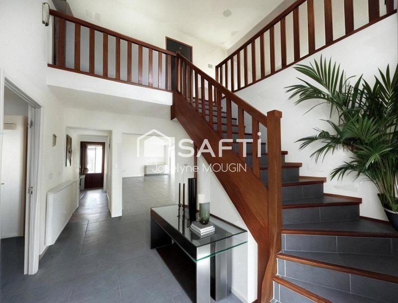 Maison - 200 m² - 7 pièces