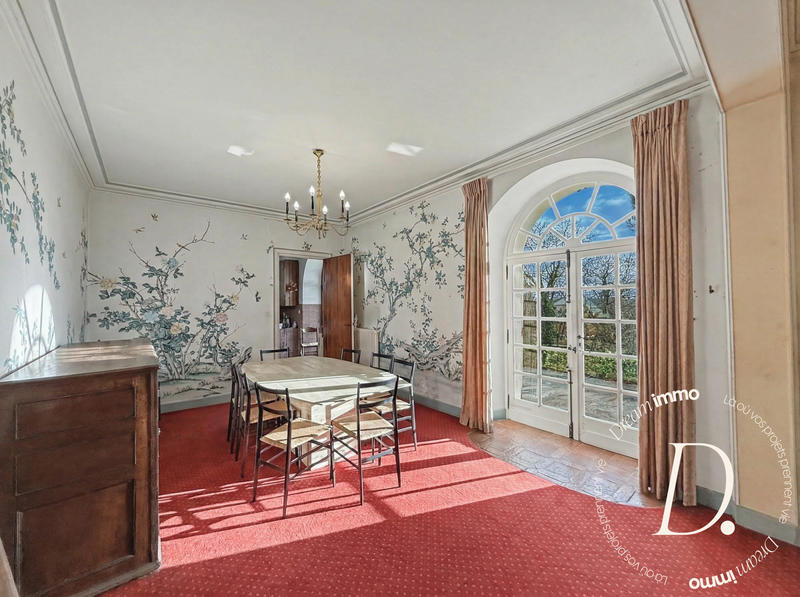 Maison - 420 m² - 11 pièces