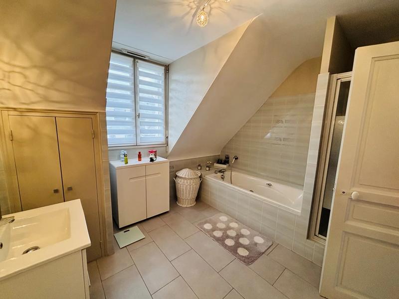 Maison - 151 m² - 7 pièces