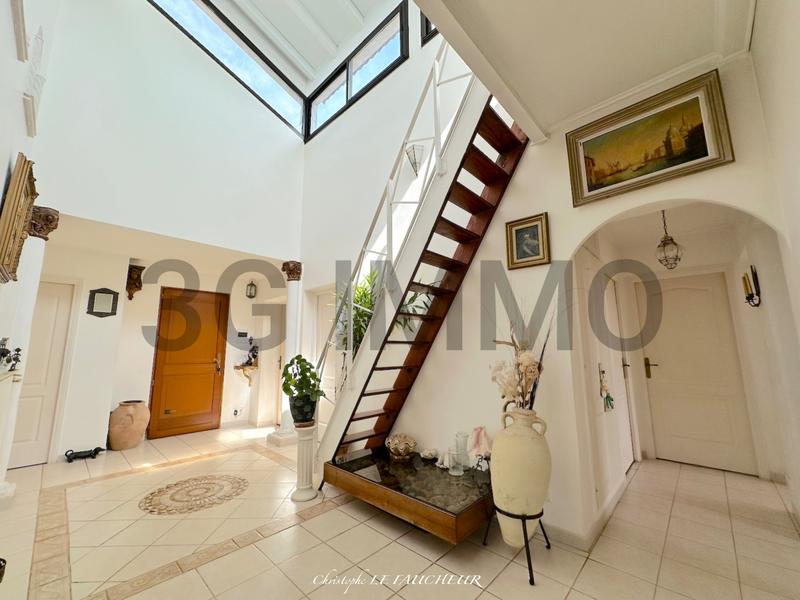 Viager - Villa - 215 m² - 8 pièces