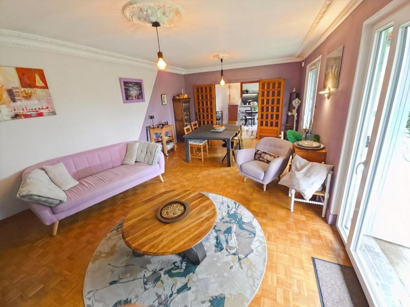 Maison - 210 m² - 9 pièces