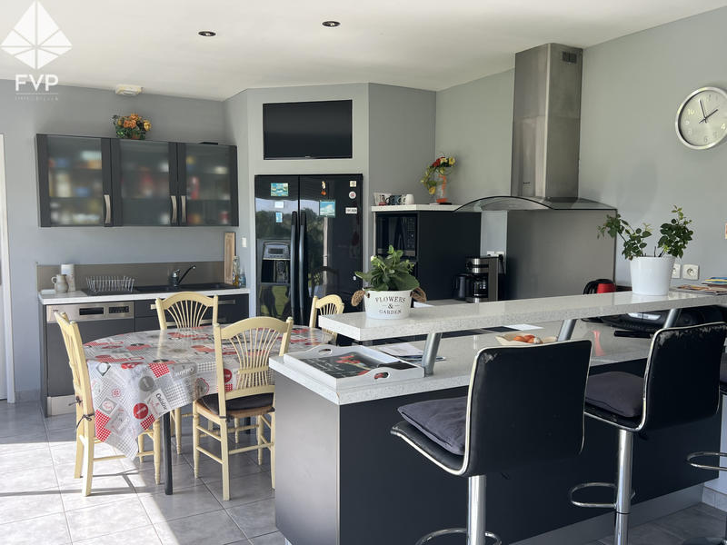 Maison - 185 m² - 8 pièces