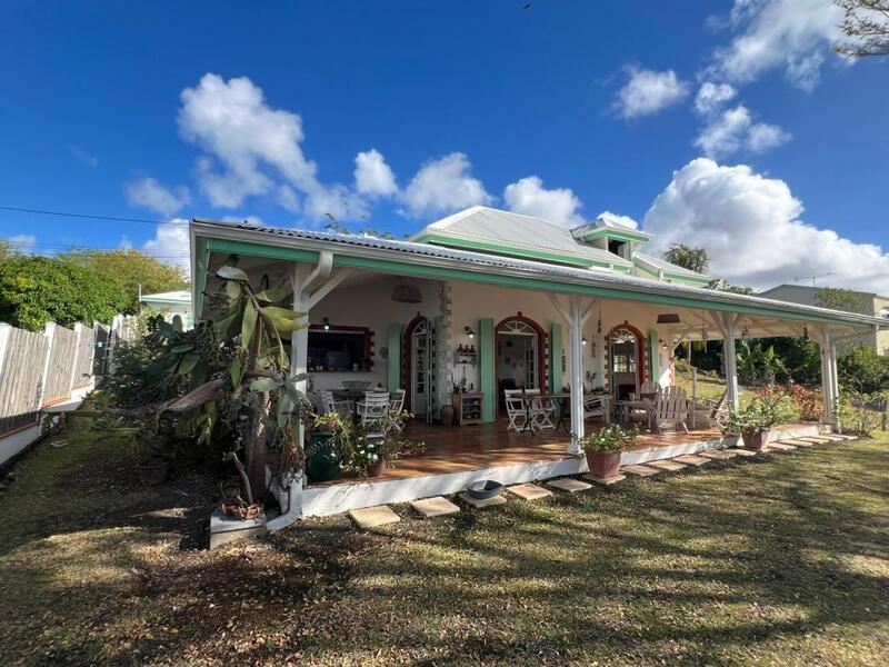 Maison - 300 m² - 4 pièces