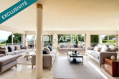 Maison - 242 m² - 8 pièces