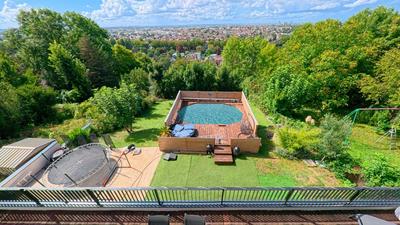 Maison - 215 m² - 9 pièces