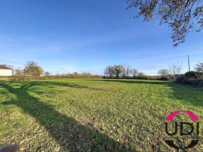 Terrain constructible - 2 523 m²
