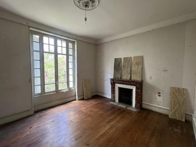 Maison - 280 m² - 9 pièces