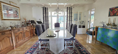 Maison - 216 m² - 8 pièces