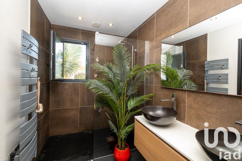 Maison - 174 m² - 9 pièces