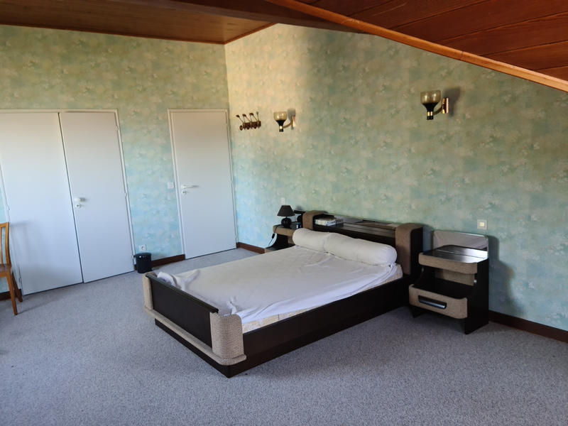 Maison - 325 m² - 6 pièces