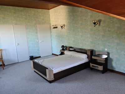 Maison - 325 m² - 6 pièces