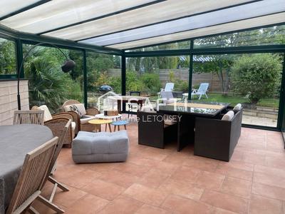 Maison - 228 m² - 8 pièces