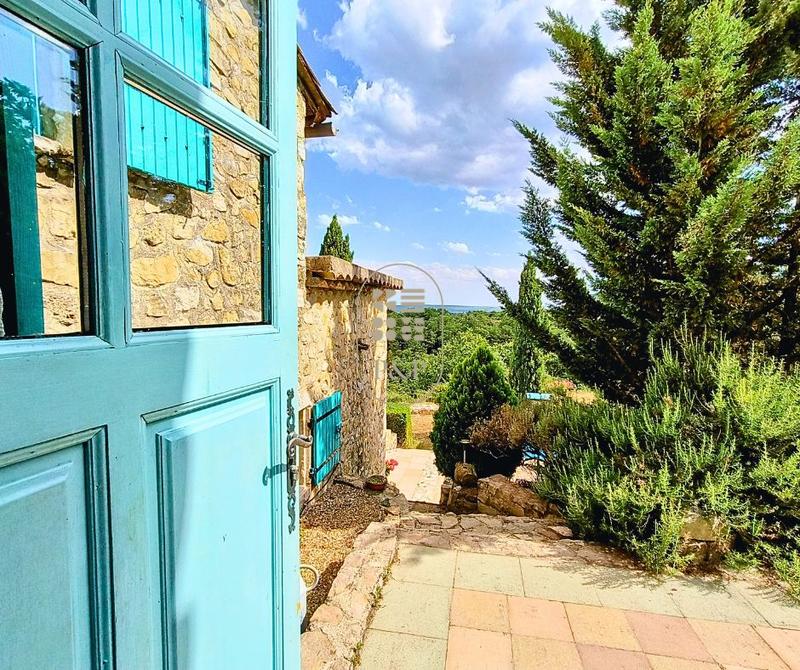 Mas - 250 m² - 11 pièces