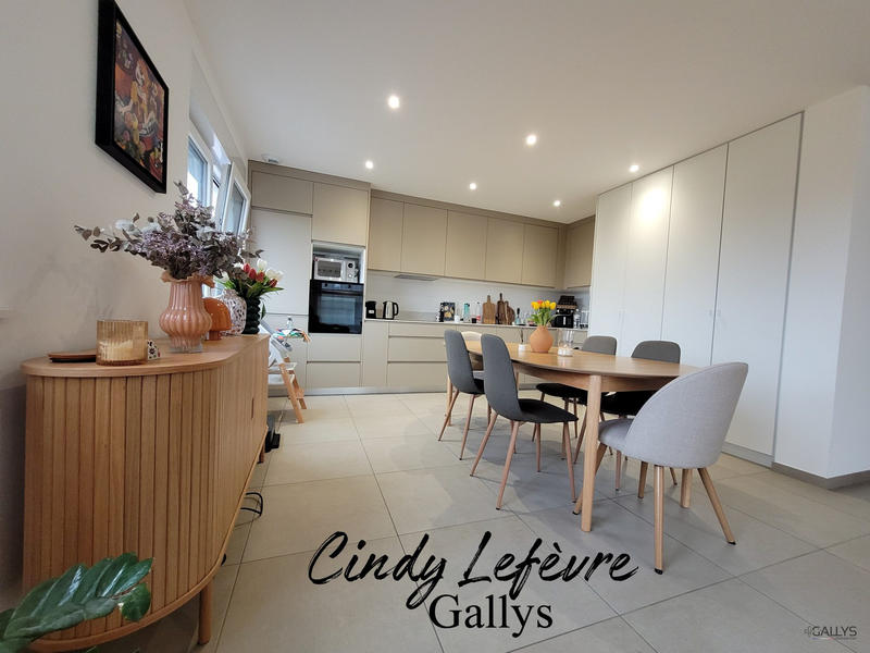 Appartement - 95 m² - 4 pièces