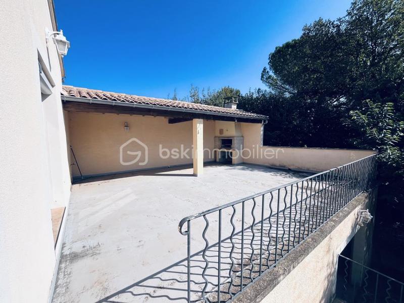 Maison - 216 m² - 8 pièces