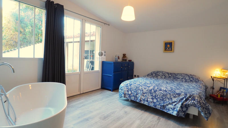 Maison - 260 m² - 8 pièces