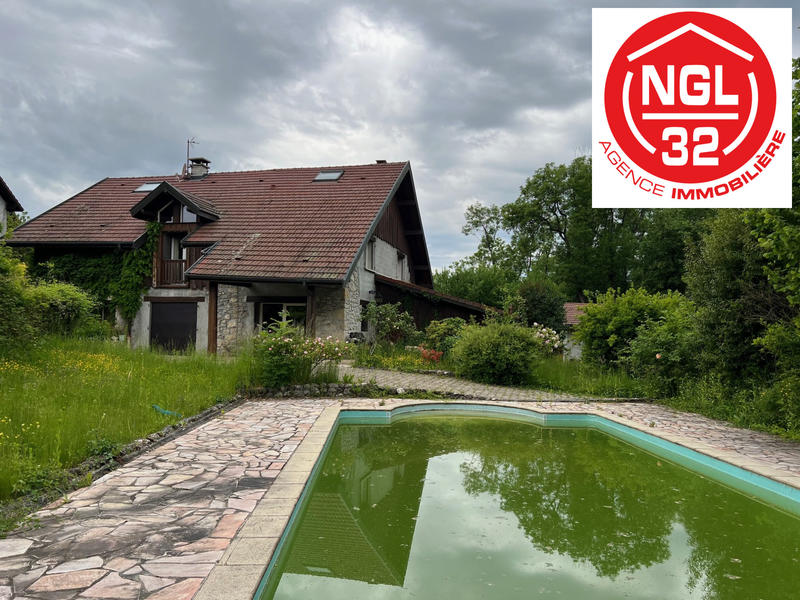 Maison - 233 m² - 8 pièces