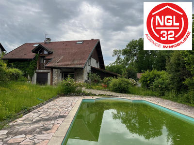 Maison - 233 m² - 8 pièces