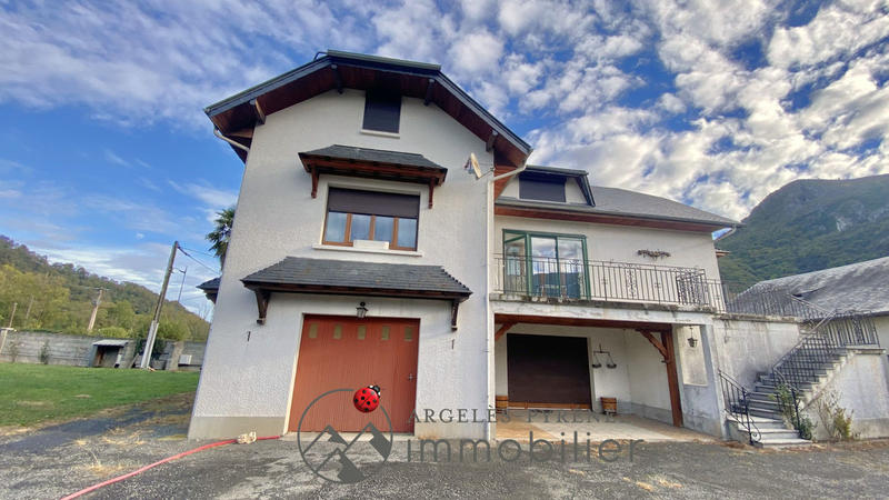 Maison - 265 m² - 11 pièces