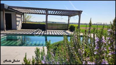 Maison - 240 m² - 8 pièces