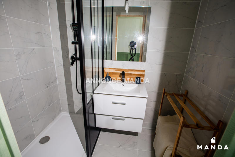 Chambre - 9 m² - 6 pièces